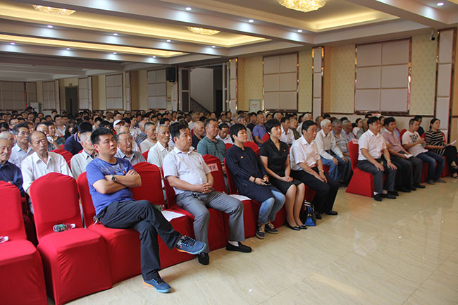 千亿平台村召开庆祝建党96周年党员大会